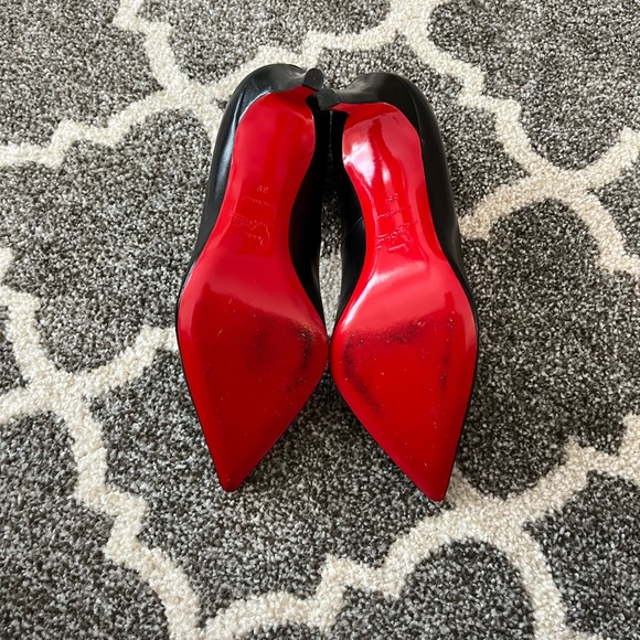Christan Louboutin Heels. Black paten leather red bottoms - Picture 5 of 8